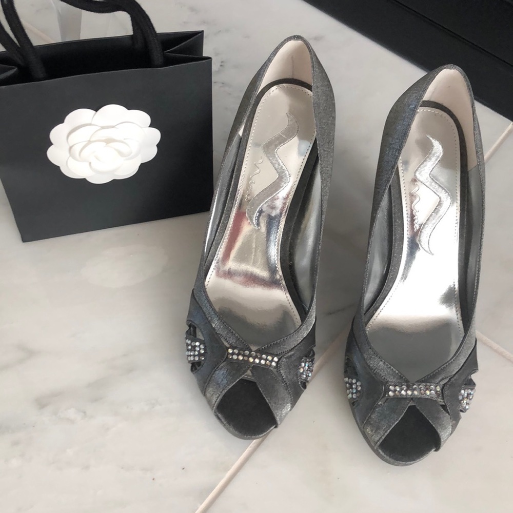 Nina silver satin rhinestone shoes size 7M